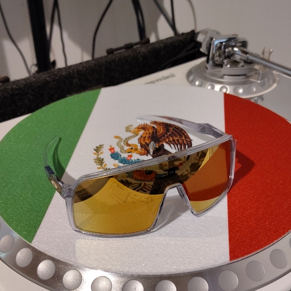 Oakley SunglassesSutro (Prizm 24K) - Picture 1 of 11